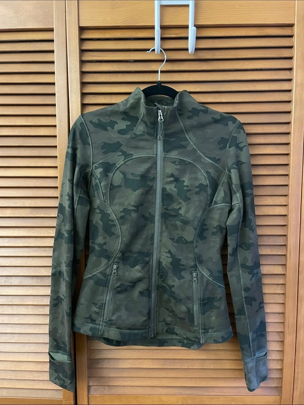 lululemon athletica Women's Camo Full-Zip Jacket - Olive